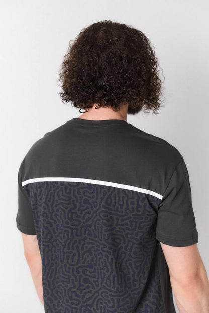 T-shirt EMPORIO ARMANI con cornice grafica