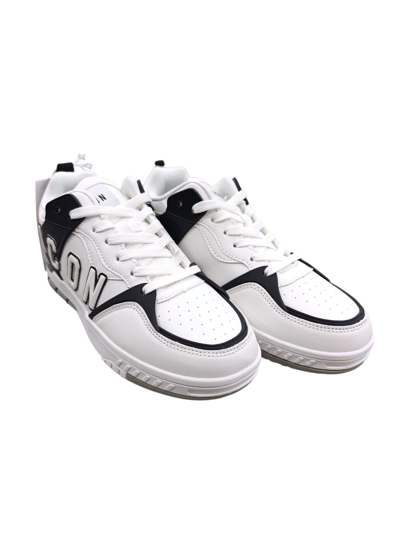 Sneaker ICON con maxi logo a rilievo