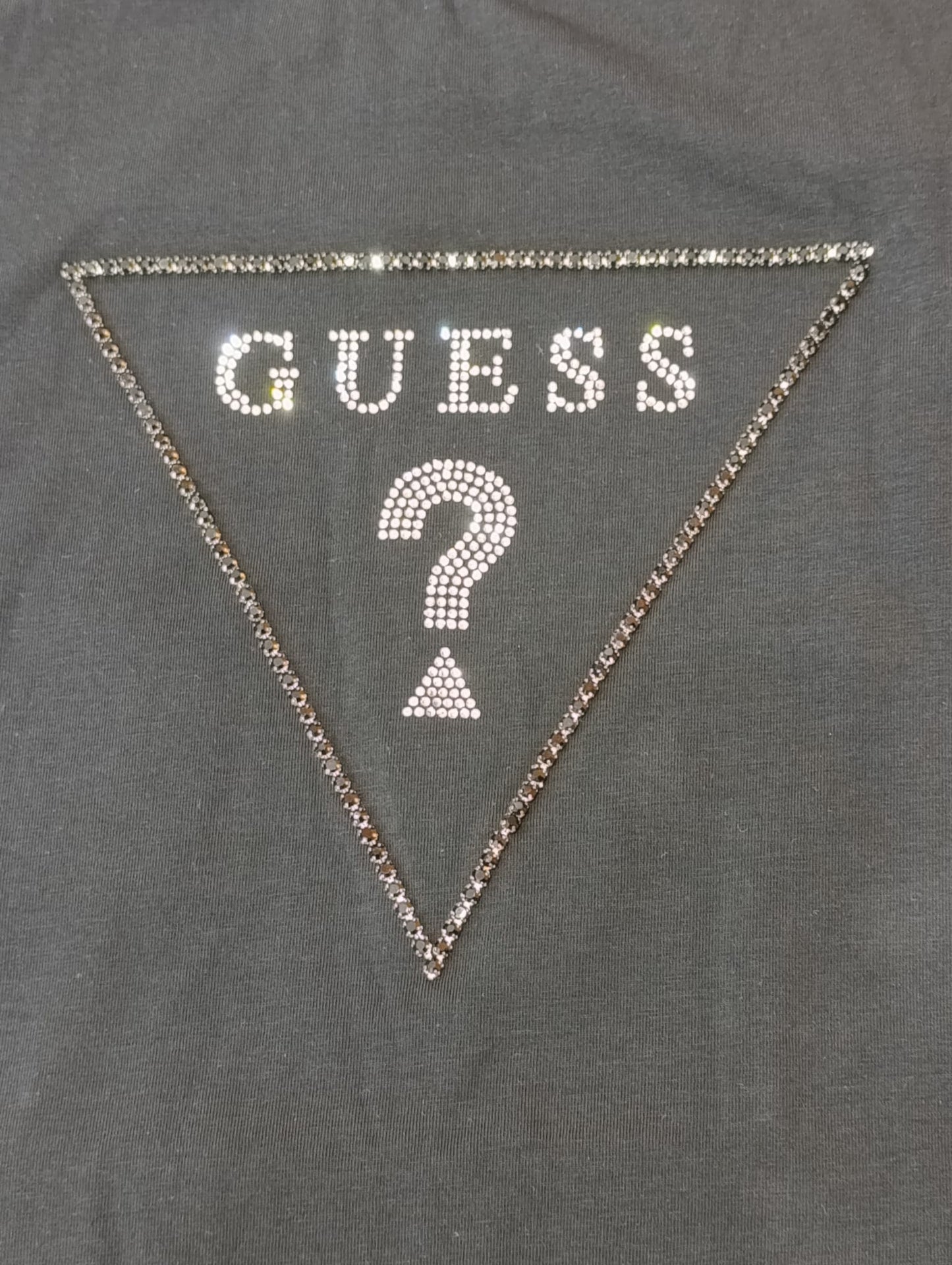 T-shirt donna GUESS con triangolo strassato