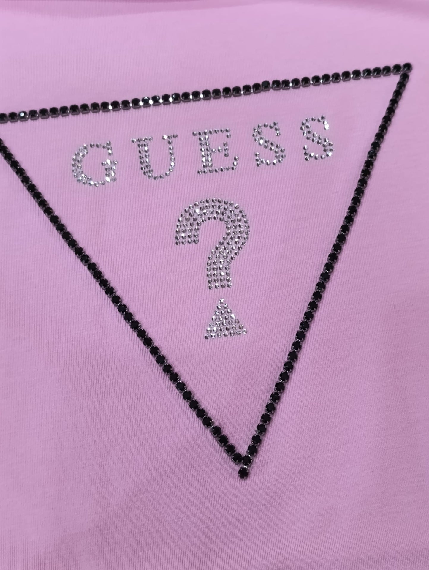 T-shirt donna GUESS con triangolo strassato