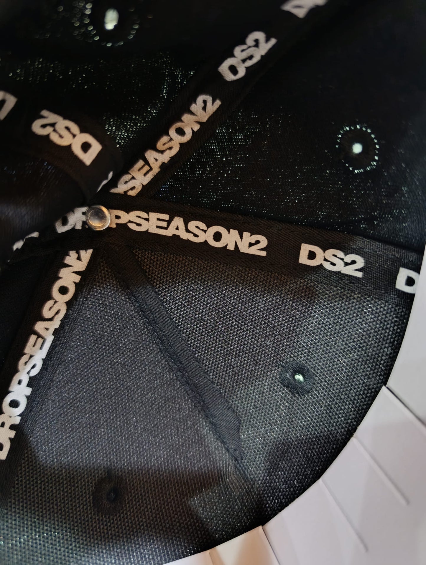 Cappello DS2 nero con stampa B02
