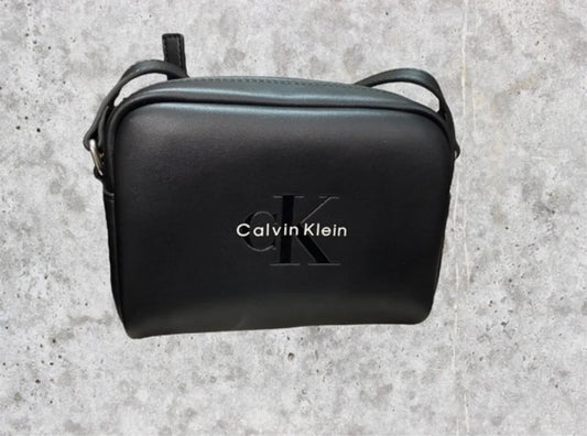 Borsa  CALVIN KLEIN con tracolla regolabile